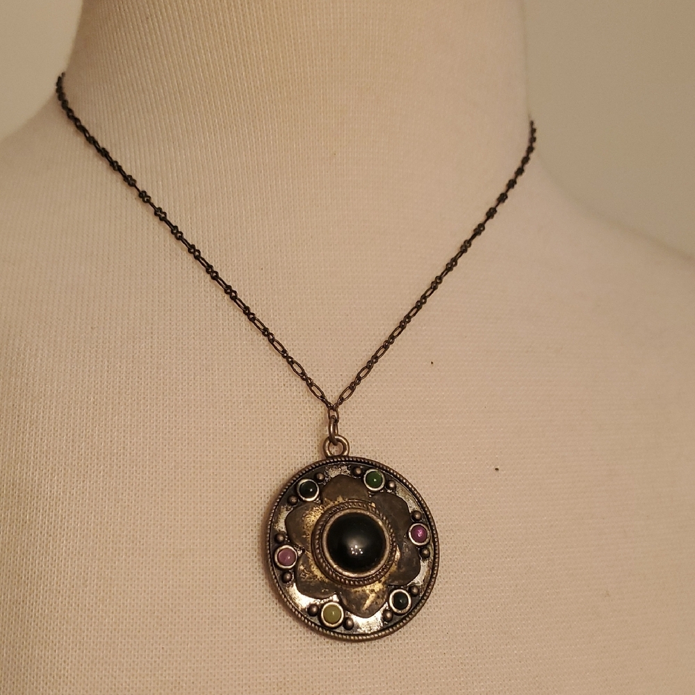 Chic Silver Necklace with Black and Green Details